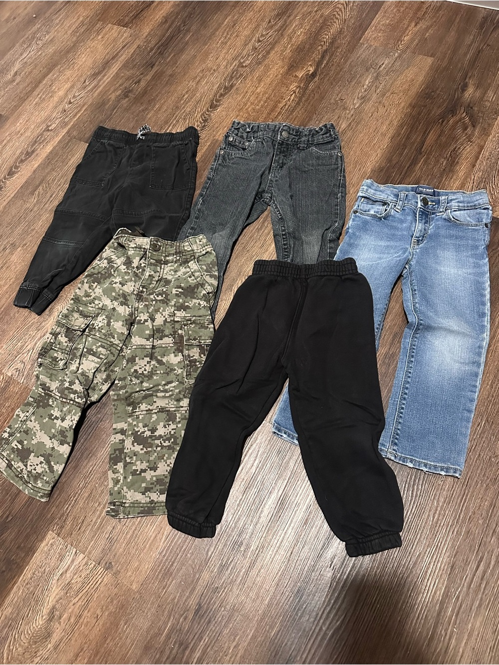 3T Boys Bundle of Jeans & Sweatpants